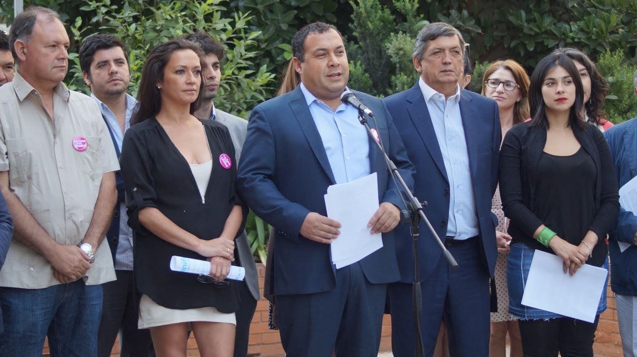 pro-y-pc-sellan-acuerdo-de-convergencia-programatica-y-realizan-llamado-a-votar-por-alejandro-guillier