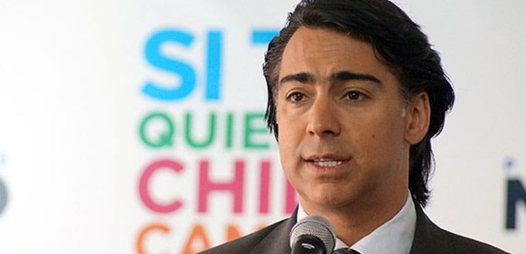 el-mercurio-entrevista-al-publicista-y-experto-comunicacionaljacques-seguela-marco-es-el-futuro-y-tiene-a-su-propia-bachelet-karen-doggenweiler