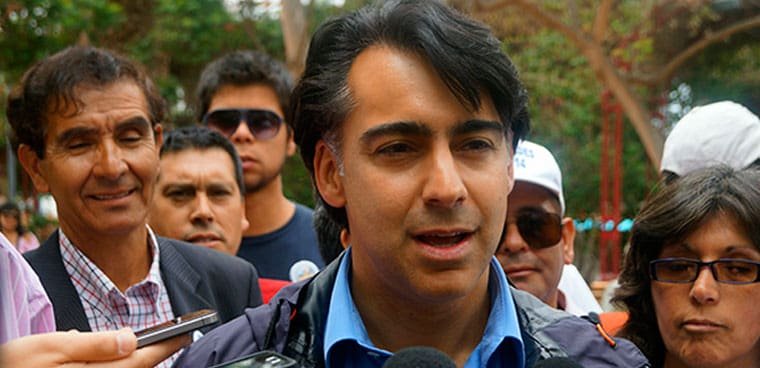 marco-enriquez-ominami-en-el-discurso-del-21-de-mayo-nos-presentaran-el-pais-de-las-maravillas-pero-el-conejo-esta-coludido-la-reina-de-corazones-lucra-con-la-educacion-y-alicia-esta-endeudada-de