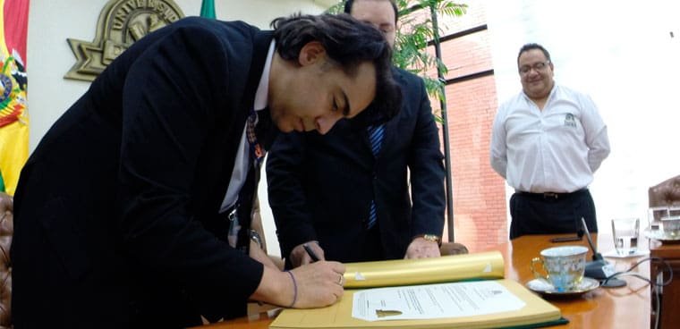 marco-enriquez-ominami-fue-nombrado-profesor-honoris-causa-y-miembro-del-consejo-de-notables-de-universidad-de-aquino-udabol-en-santa-cruz-bolivia