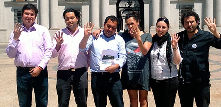 candidatos-del-pacto-si-tu-quieres-chile-cambia-denunciaron-destruccion-y-hurto-de-propaganda-en-las-calles-son-los-mismos-de-siempre-intentando-derribar-a-quienes-queremos-renovar-la-politica