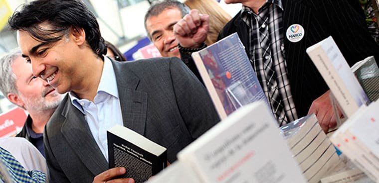 marco-presento-compromisos-con-cultura-y-lectura-en-feria-del-libro-de-santiago-no-podemos-pedirles-a-los-ninos-que-lean-si-ni-los-profesores-pueden-comprar-libros-proponemos-crear-una-tarjeta-del